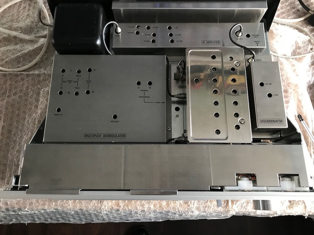 Van binnen gebouwd als een Rolls-Royce met al die verchroomde afscherm kappen.